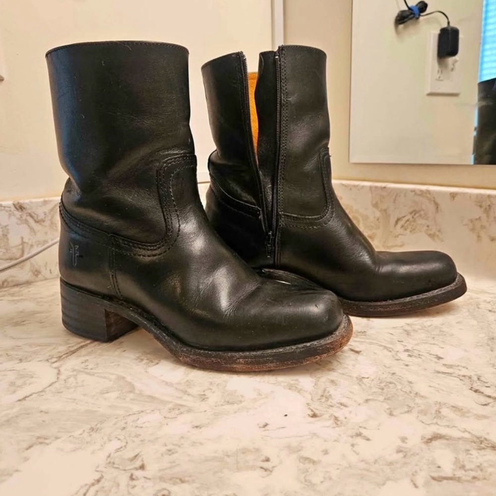 Rare Campus Frye Black Leather Boots